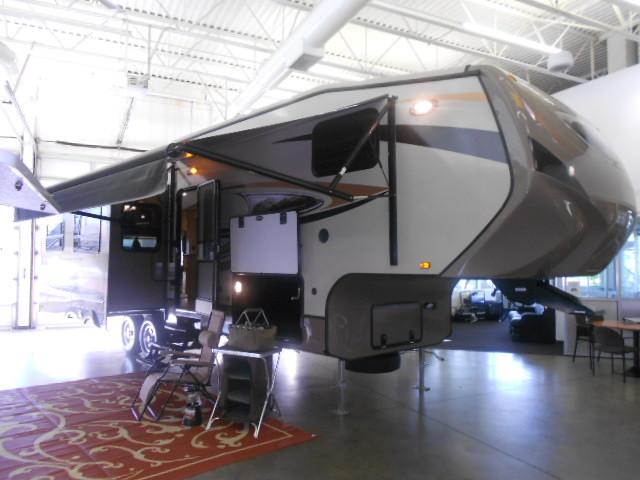 New 2013 Crossroads CRUISER SAHARA 320CK Fifth Wheel For Sale